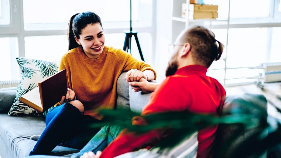 si-uleni-me-partnerin-ne-divan?-keto-7-pozita-zbulojne-gjithcka-per-lidhjen-tuaj