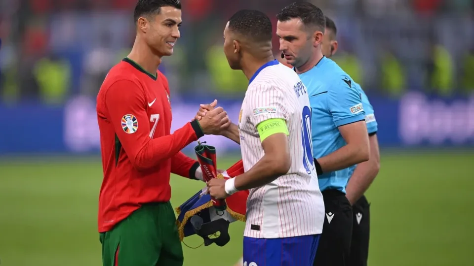 “nese-dikush-e-kalon-cristiano-ronaldon,-eshte-mbappe”,-arbeloa-s’i-ndal-levdatat-per-yllin-francez