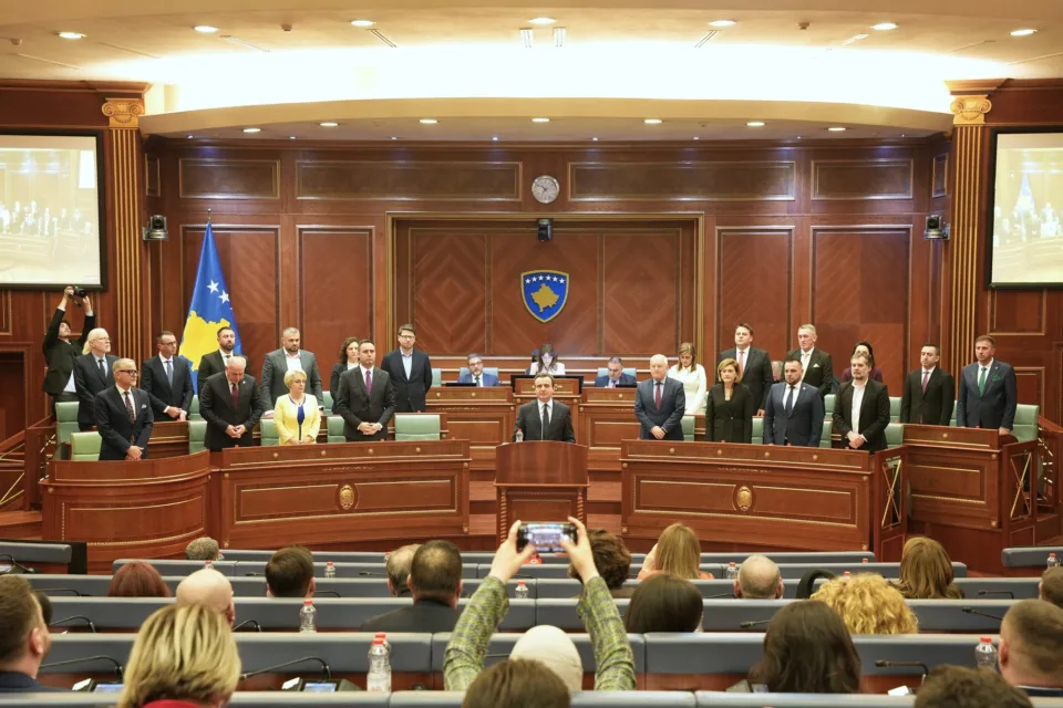 gati-nje-ore-vonese,-nis-seanca-e-kuvendit-te-kosoves