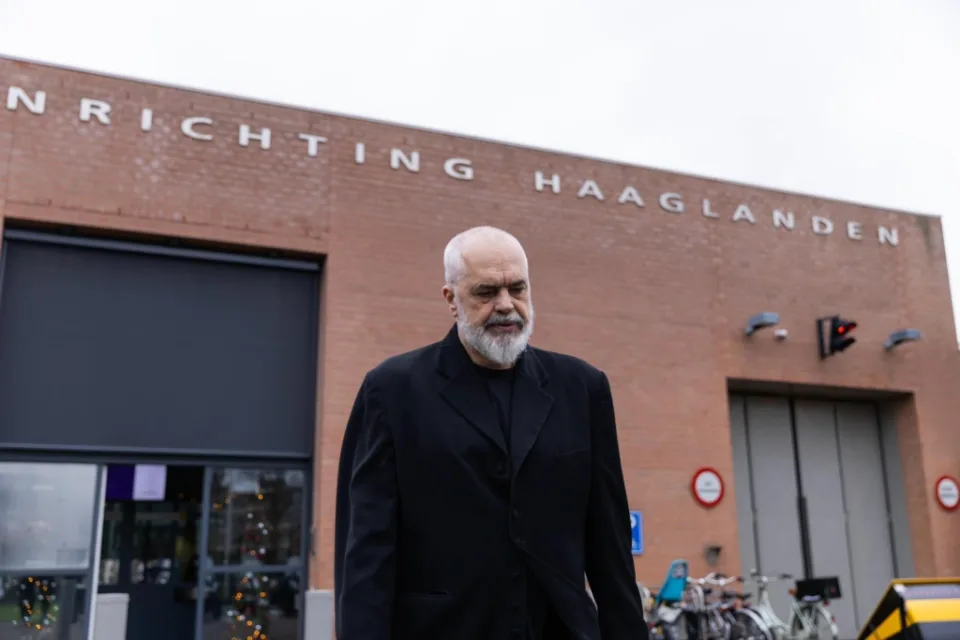 “percolla-boterisht-shqetesimin-per-maskaraden-e-drejtesise-ne-hage”-–-rama-per-ish-kreret-e-uck:-kerkese-mizore-per-45-vjet-burg