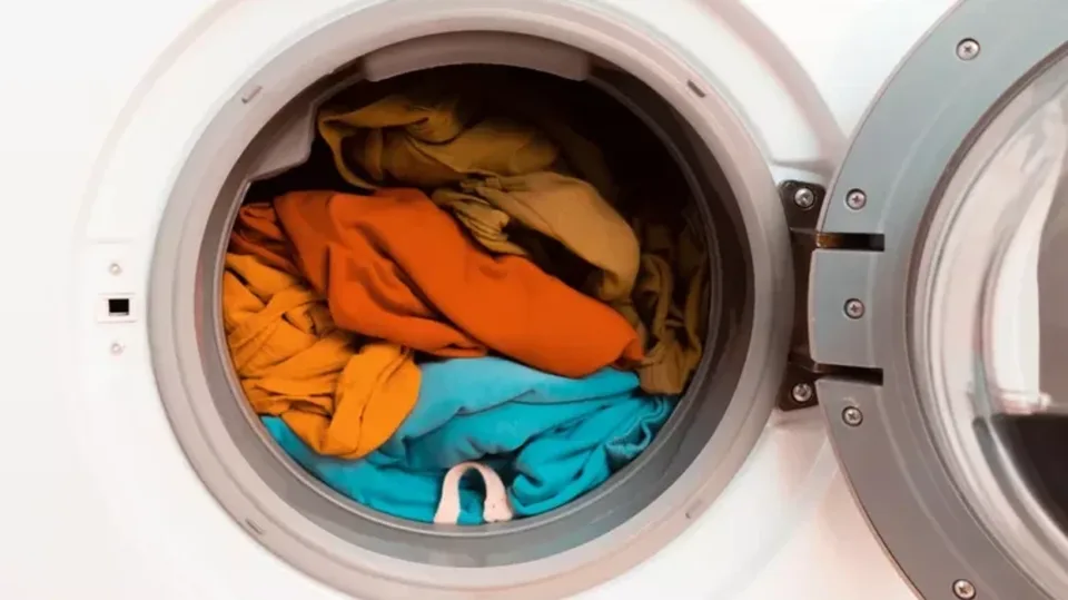 a-duhet-t’i-lani-rrobat-nga-ana-e-brendshme?