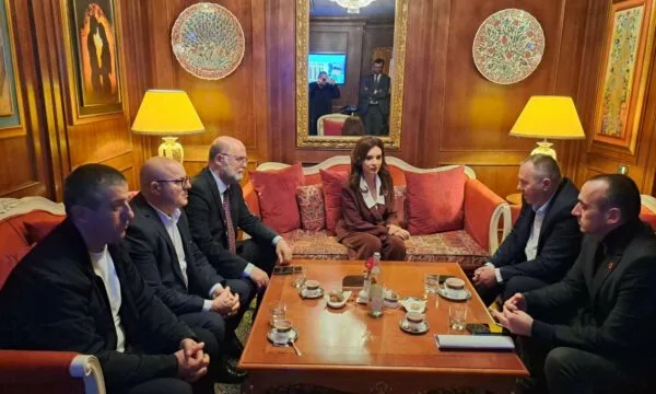 ovl-uck-takohen-me-elisa-spiropalin,-kerkojne-mobilizim-mbarekombetar-per-mbeshtetje-ndaj-ish-krereve-te-uck-se-ne-hage