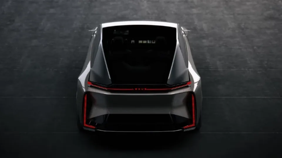 lexus-is-me-ne-fund-mund-te-behet-nje-gjenerate-te-re-si-makine-elektrike