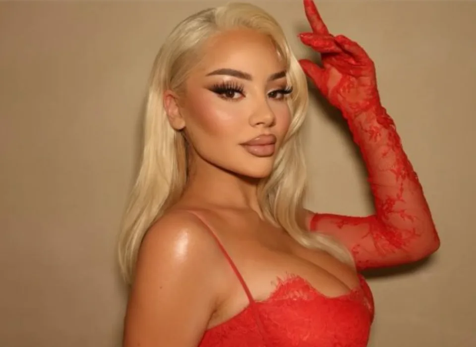 e-‘nxehte’-ne-te-kuqe,-benita-shfaqet-super-seksi