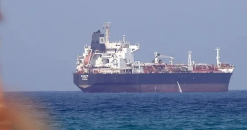 raketa-godet-nje-tanker-ne-lindje-te-emirateve-te-bashkuara-arabe